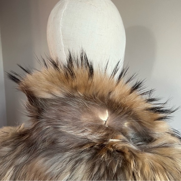 Tanuki Raccoon Fur Coat - Picture 7 of 9